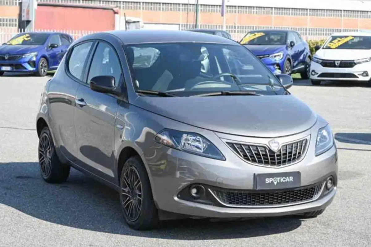 Lancia Ypsilon usata a Torino (2)