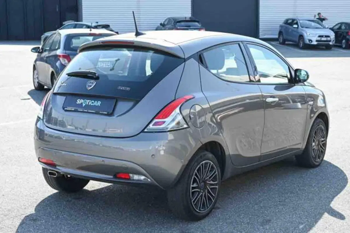 Lancia Ypsilon usata a Torino (3)
