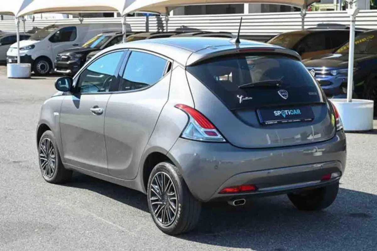 Lancia Ypsilon usata a Torino (4)