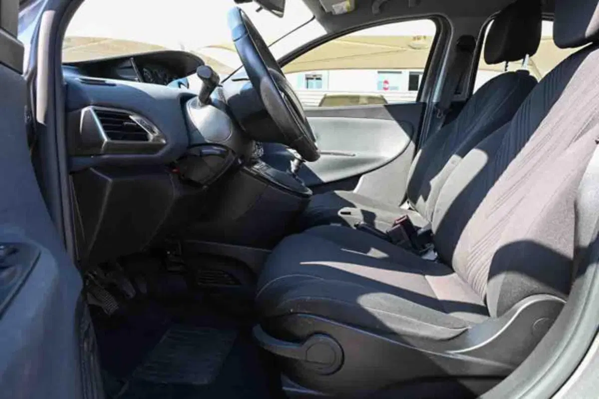 Lancia Ypsilon usata a Torino (8)