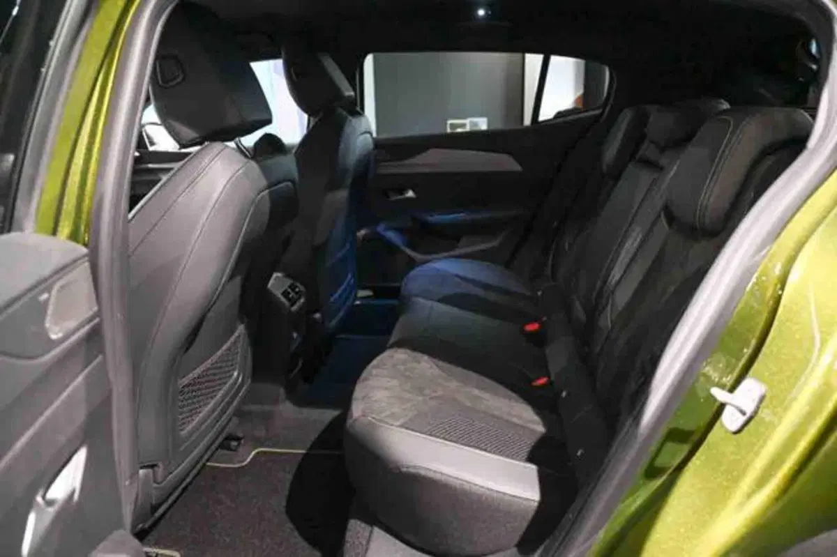 Peugeot 408 nuova a Torino (11)