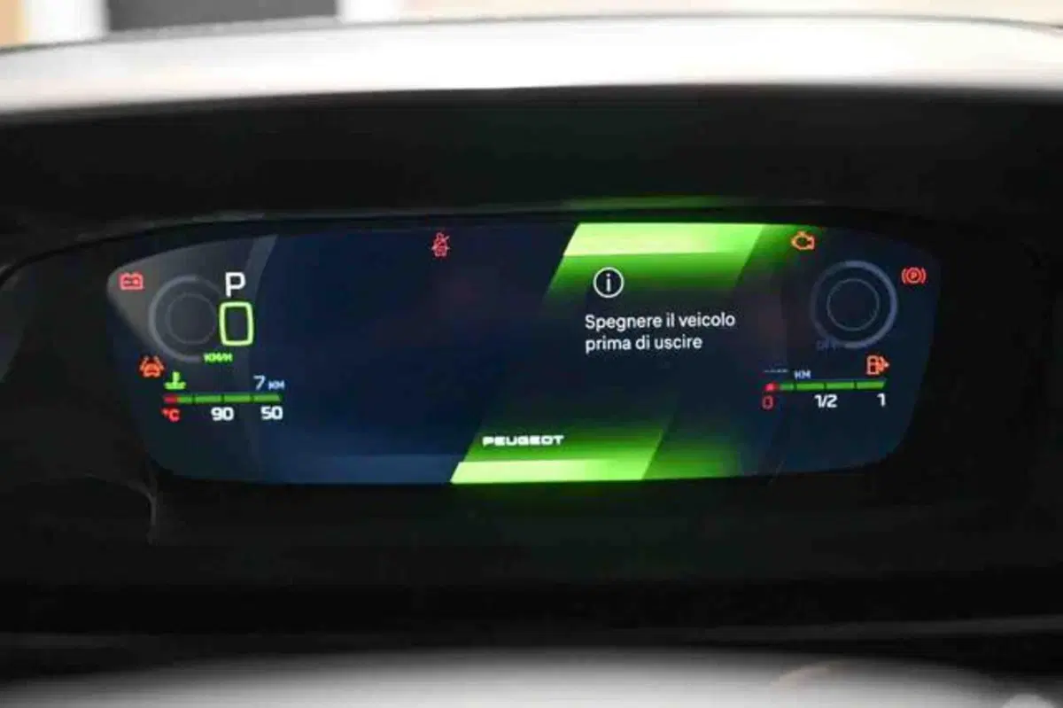 Peugeot 408 nuova a Torino (13)