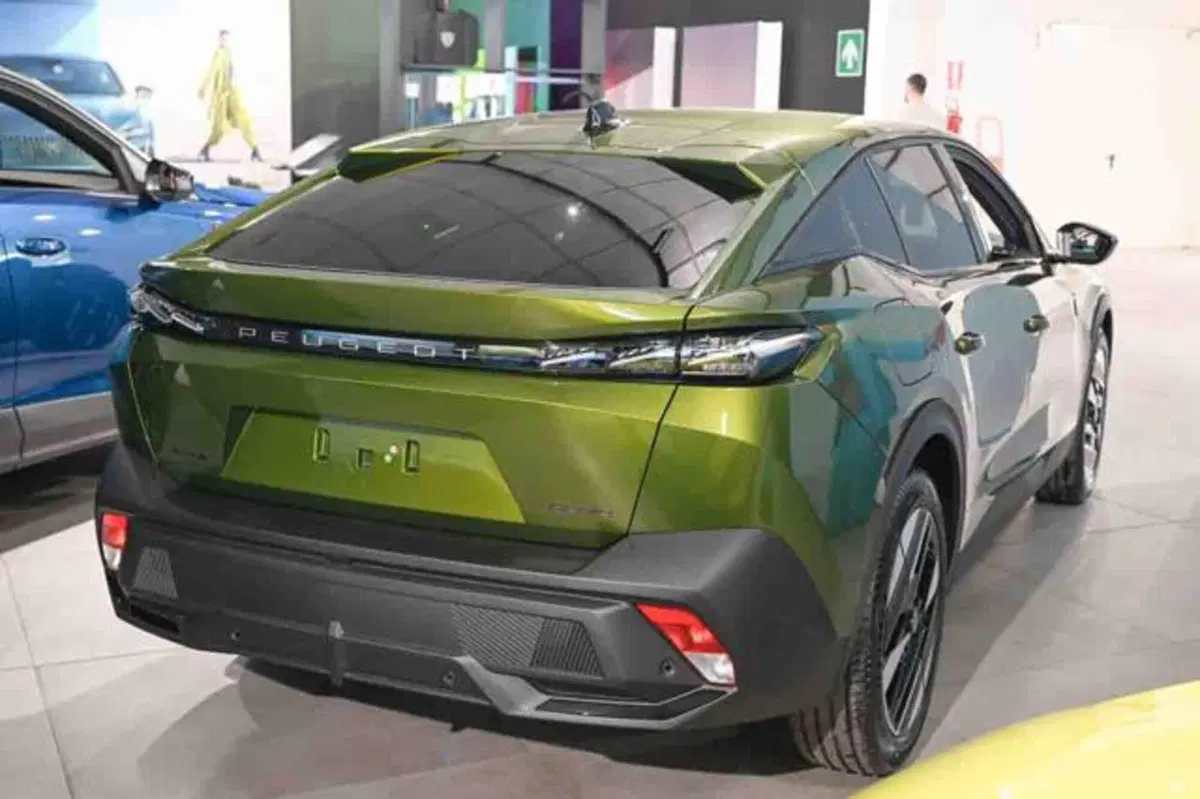 Peugeot 408 nuova a Torino (3)