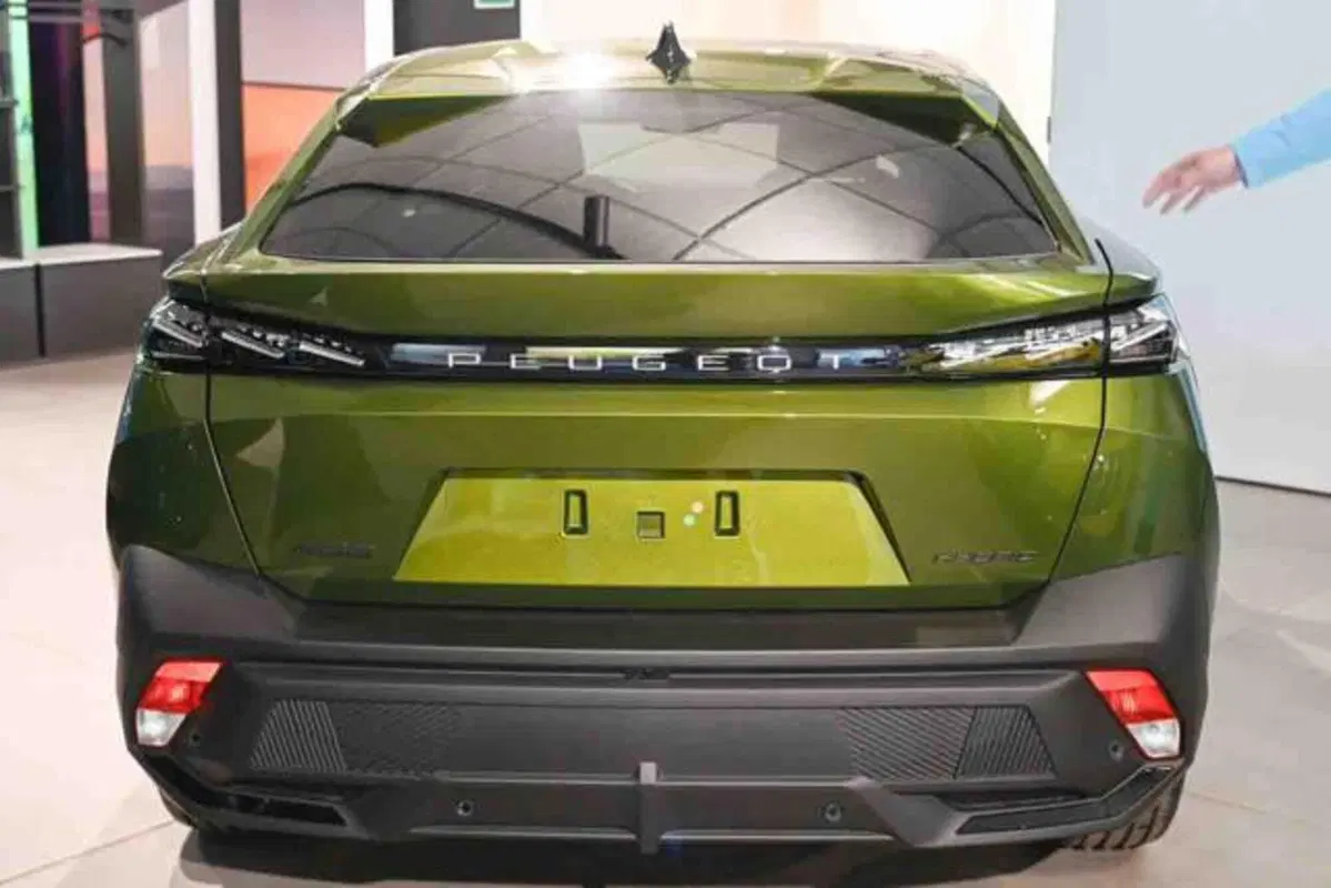 Peugeot 408 nuova a Torino (4)