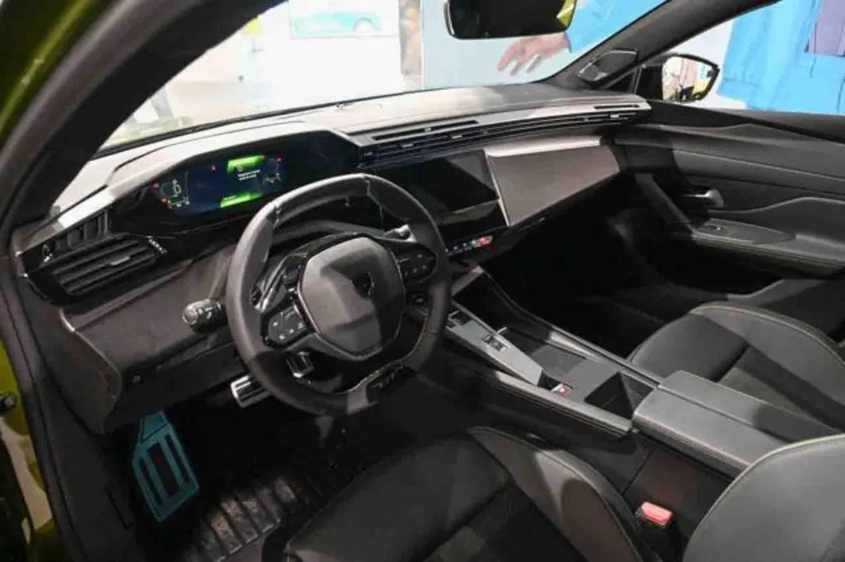 Peugeot 408 nuova a Torino (8)