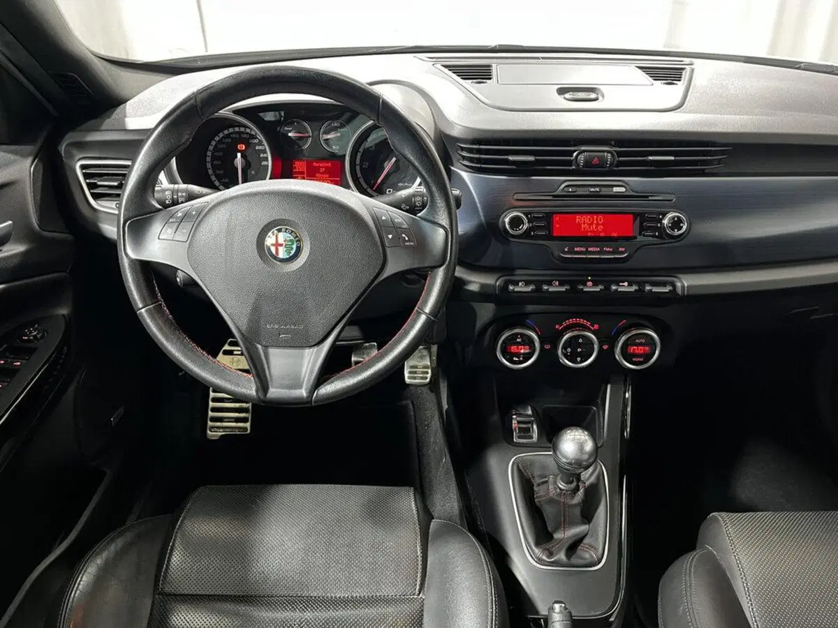 Alfa Romeo Giulietta usata a Sondrio (13)
