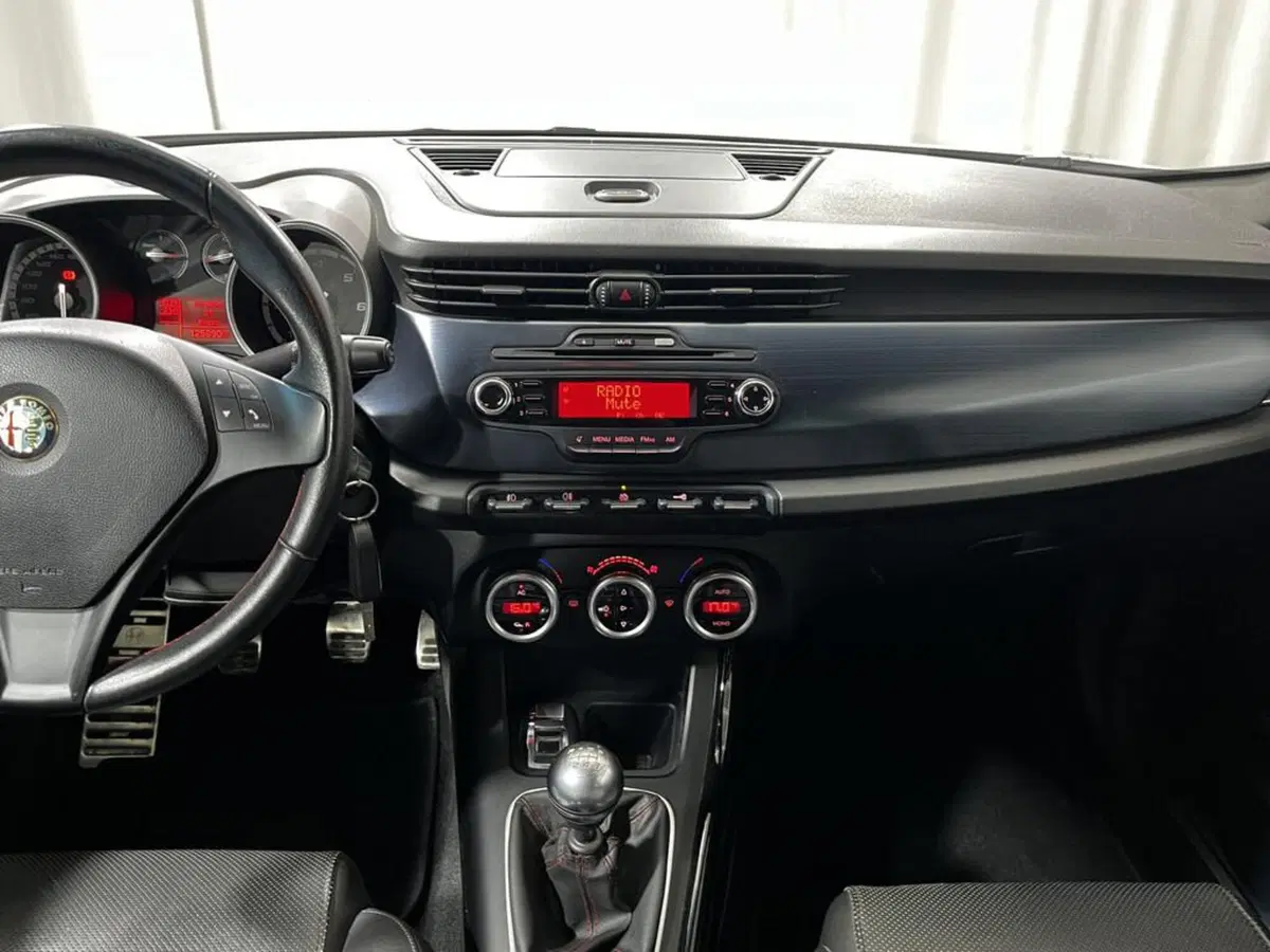Alfa Romeo Giulietta usata a Sondrio (14)