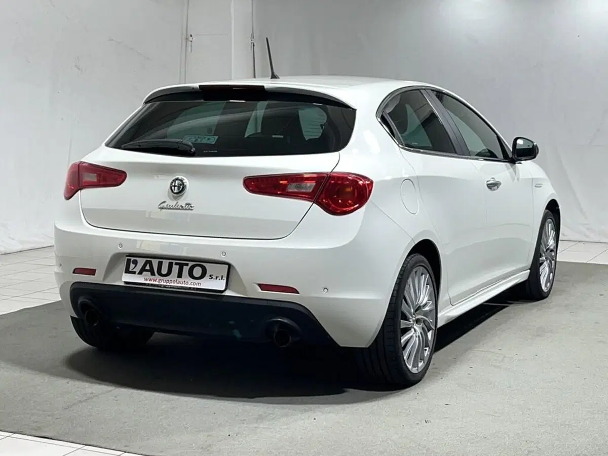 Alfa Romeo Giulietta usata a Sondrio (5)