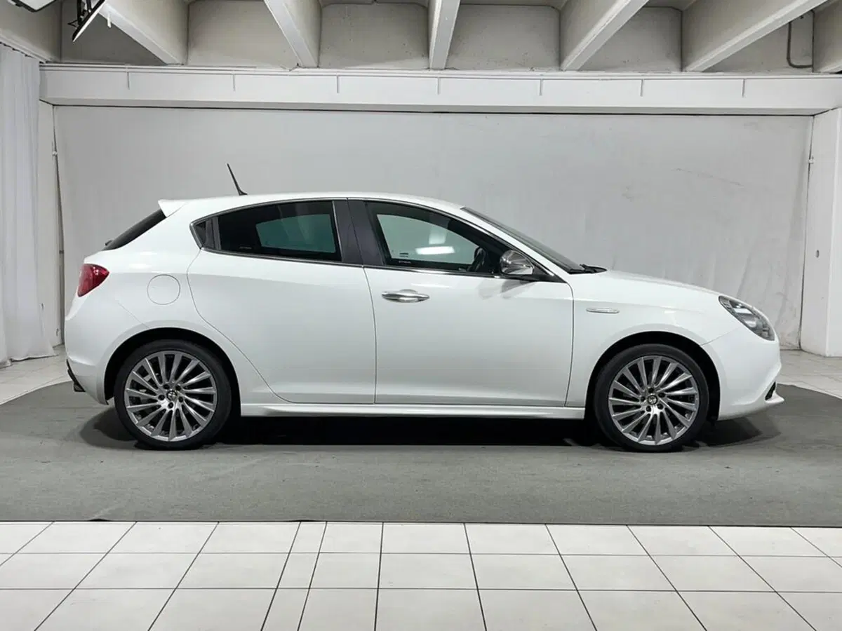 Alfa Romeo Giulietta usata a Sondrio (6)