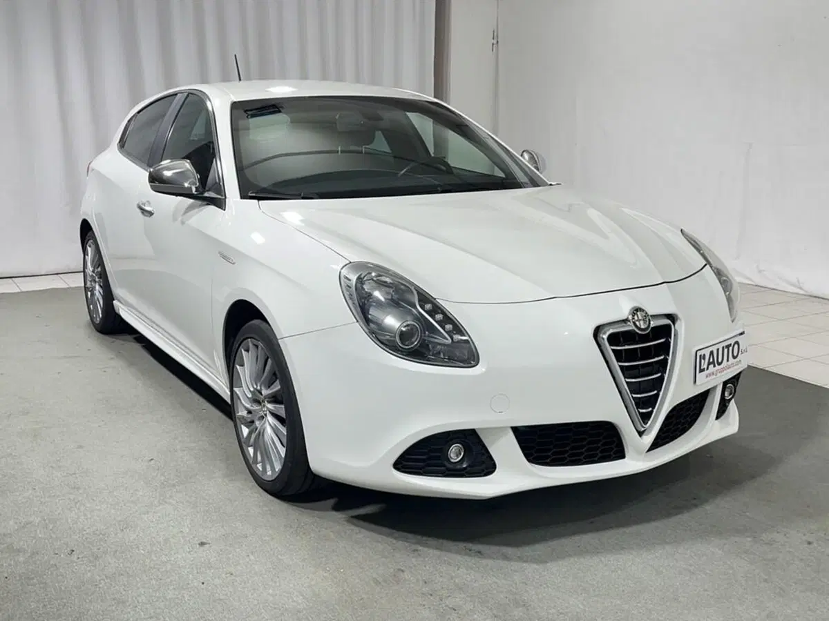 Alfa Romeo Giulietta usata a Sondrio (7)