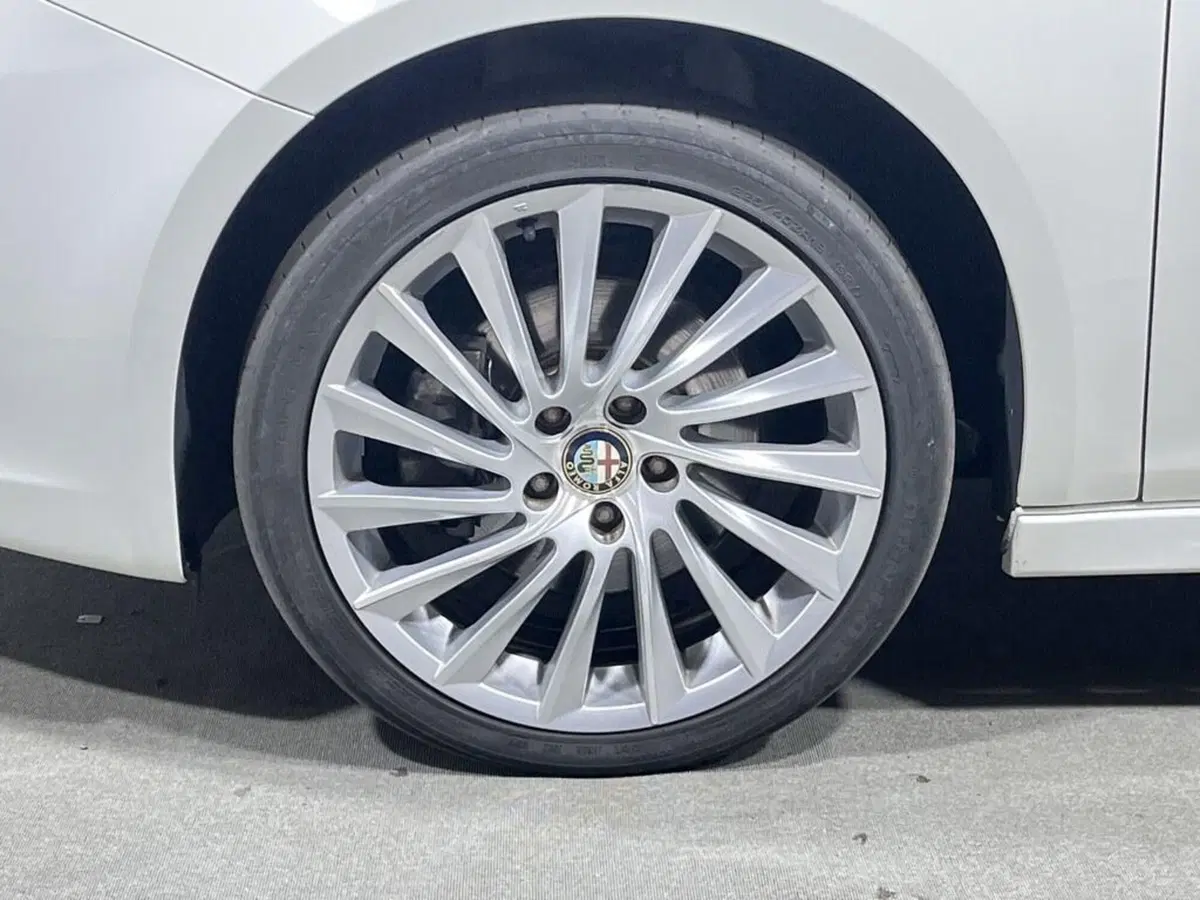 Alfa Romeo Giulietta usata a Sondrio (9)