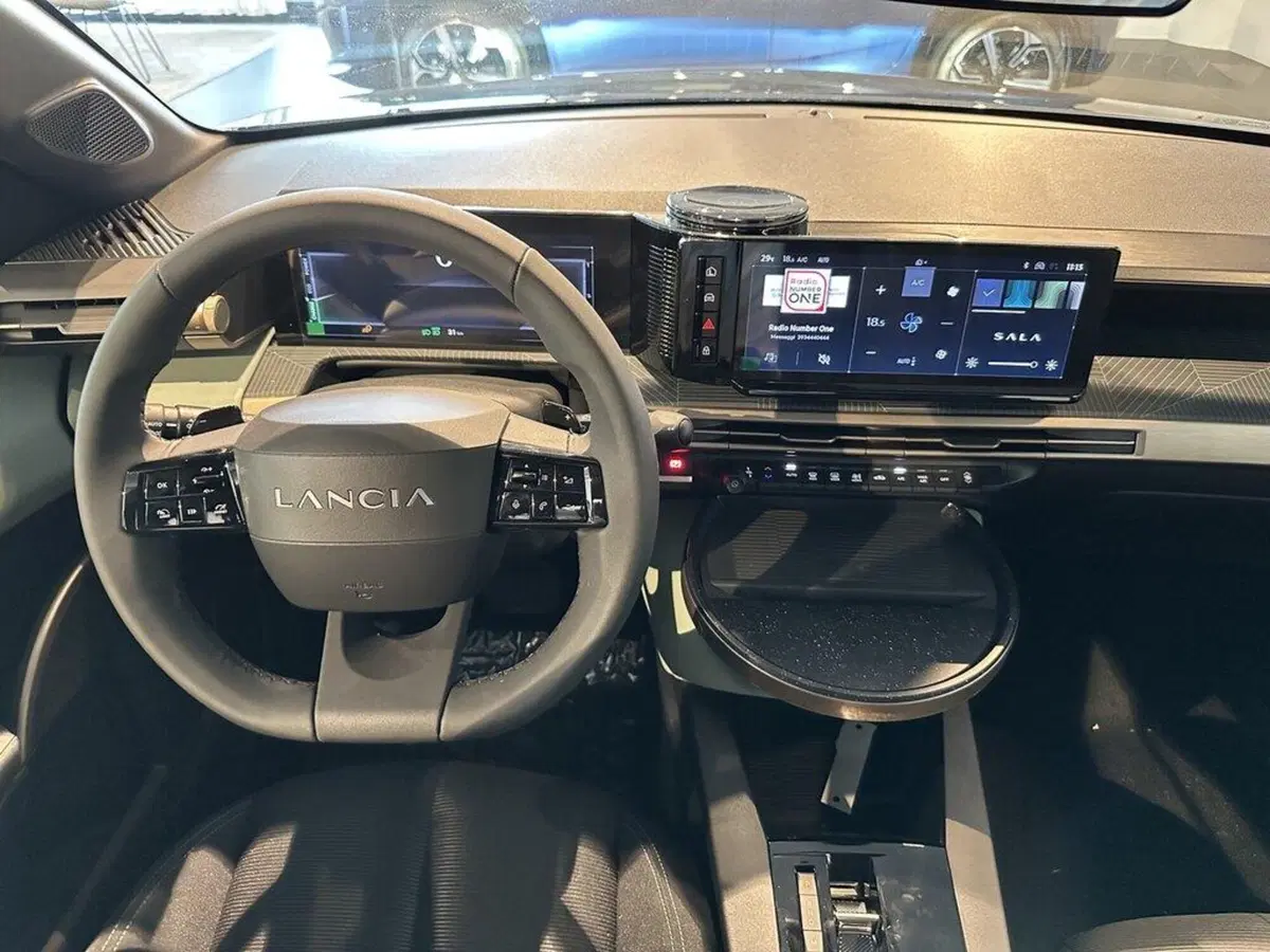 Lancia Ypsilon nuova a Sondrio (13)