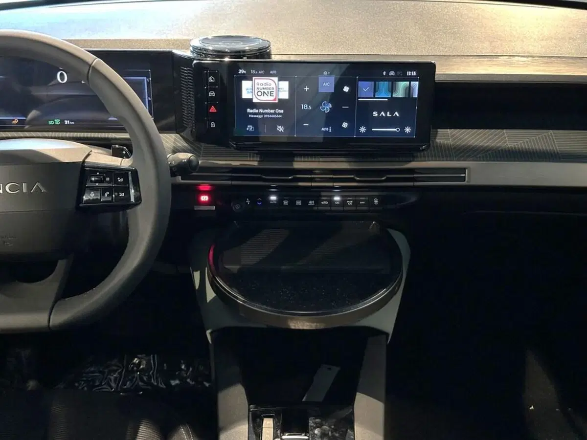 Lancia Ypsilon nuova a Sondrio (14)