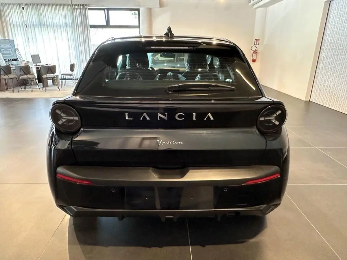 Lancia Ypsilon nuova a Sondrio (4)