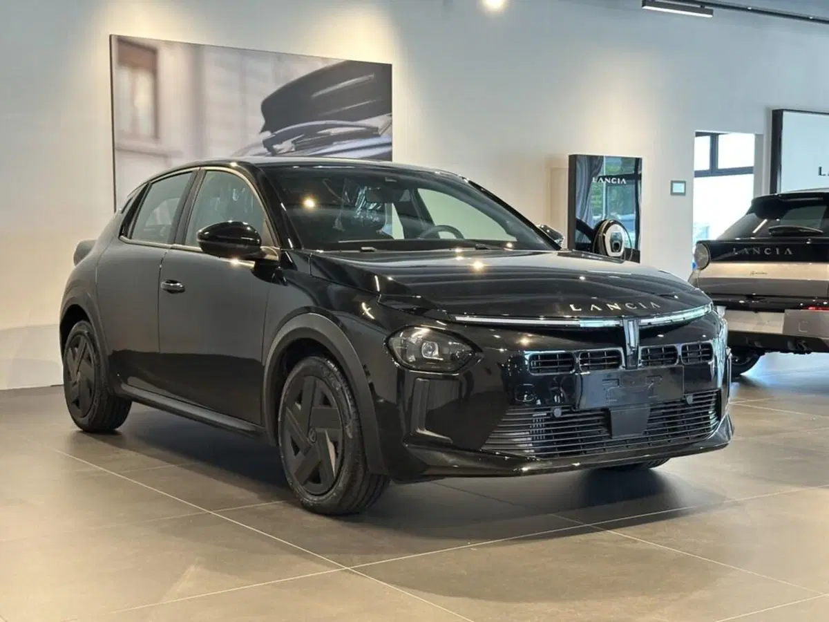 Lancia Ypsilon nuova a Sondrio (7)