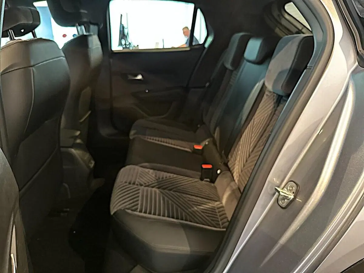 Lancia Ypsilon nuova a Sondrio (11)