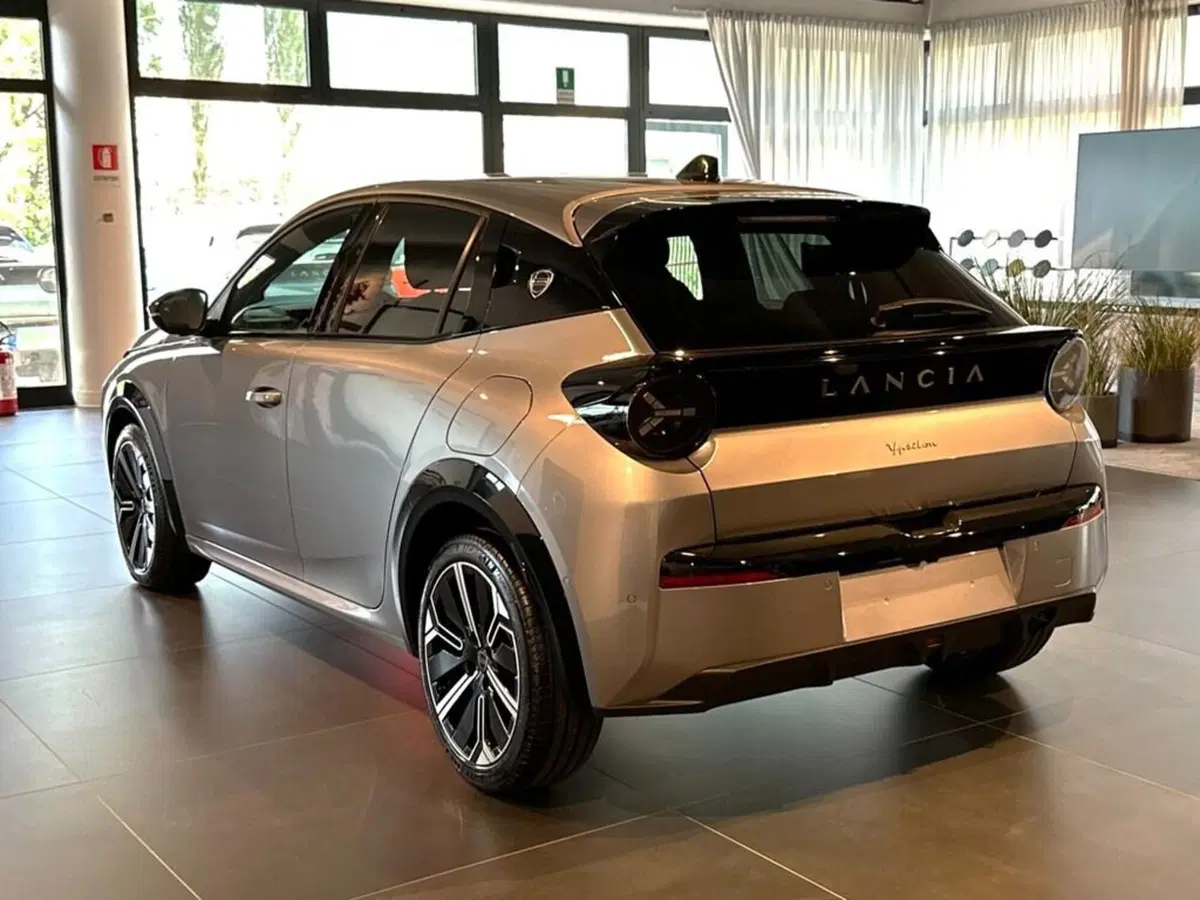 Lancia Ypsilon nuova a Sondrio (3)