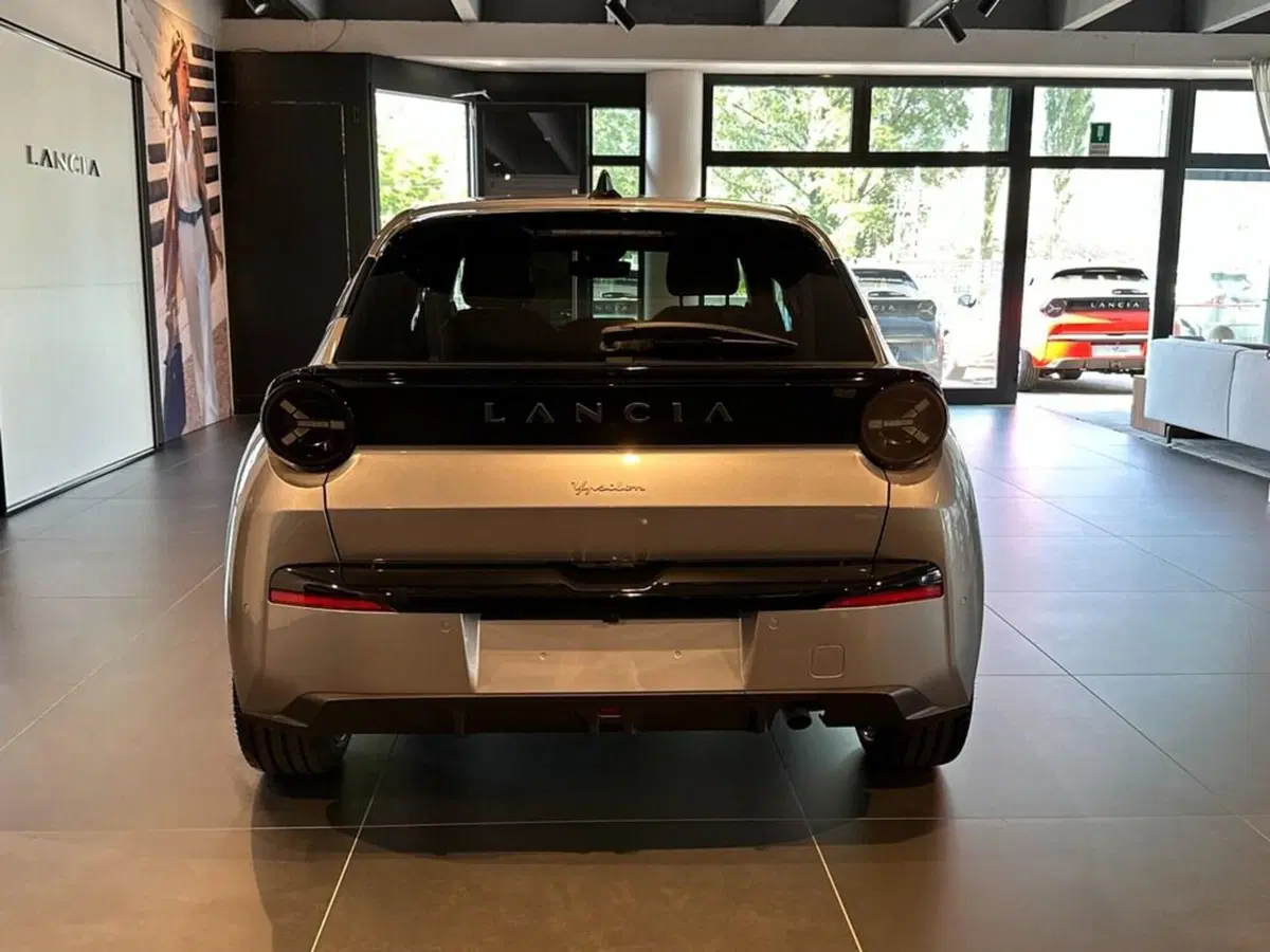 Lancia Ypsilon nuova a Sondrio (4)