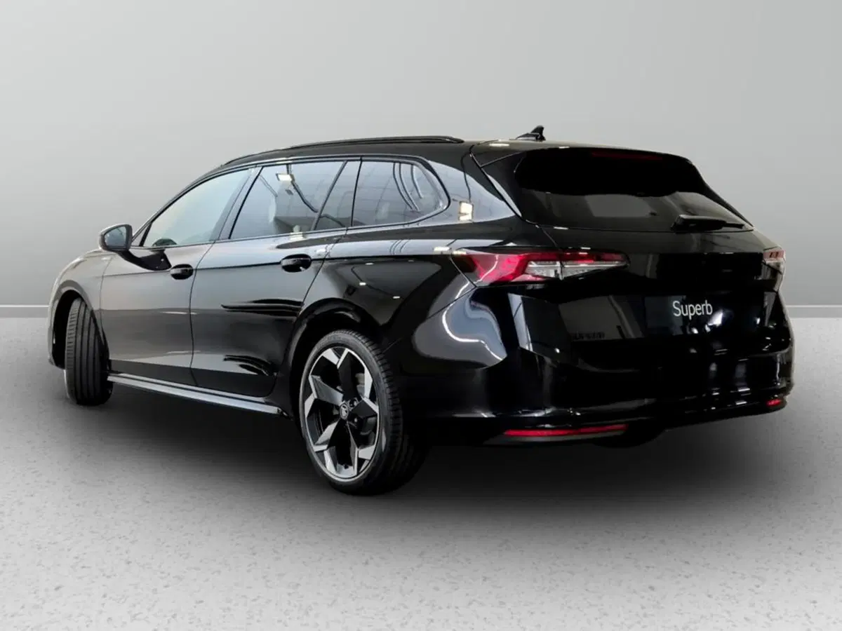 Skoda Superb Station Wagon nuova a Padova (3)
