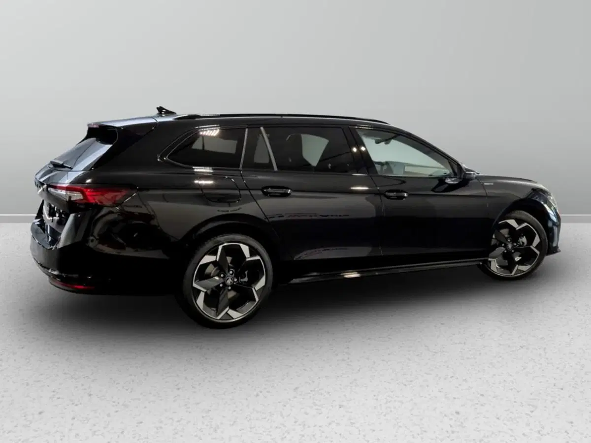 Skoda Superb Station Wagon nuova a Padova (5)