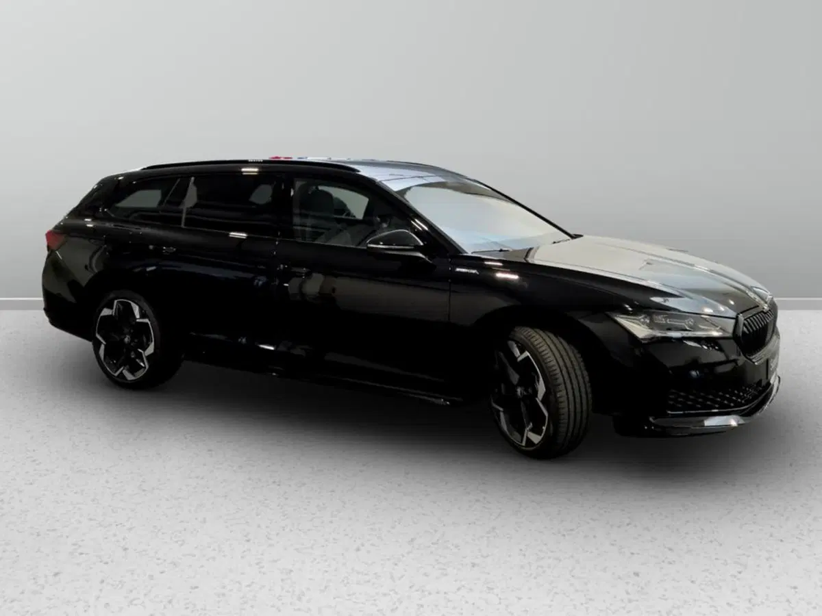 Skoda Superb Station Wagon nuova a Padova (6)