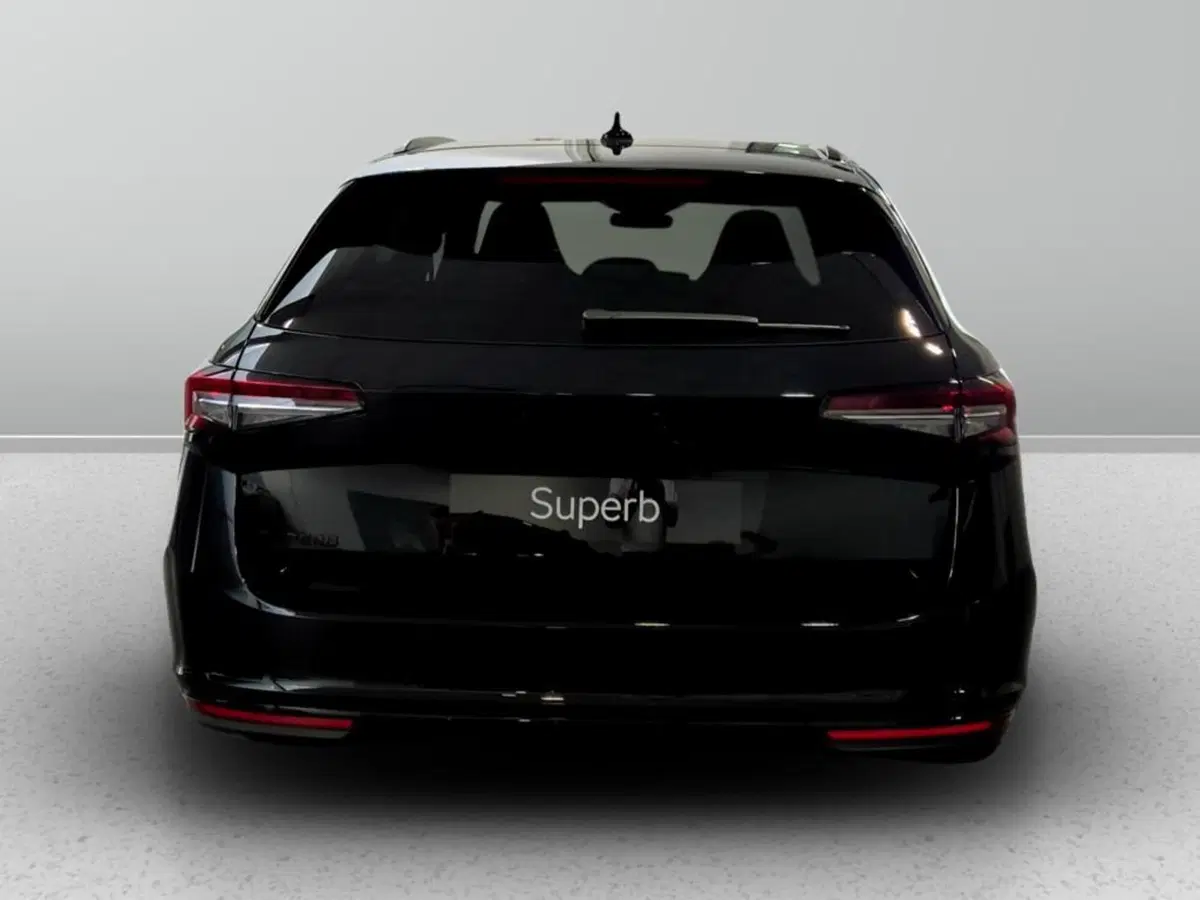 Skoda Superb Station Wagon nuova a Padova (8)