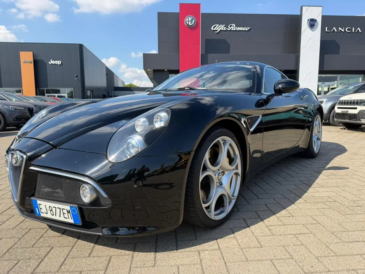 Alfa Romeo 8C Cabrio usata a Alessandria (10)