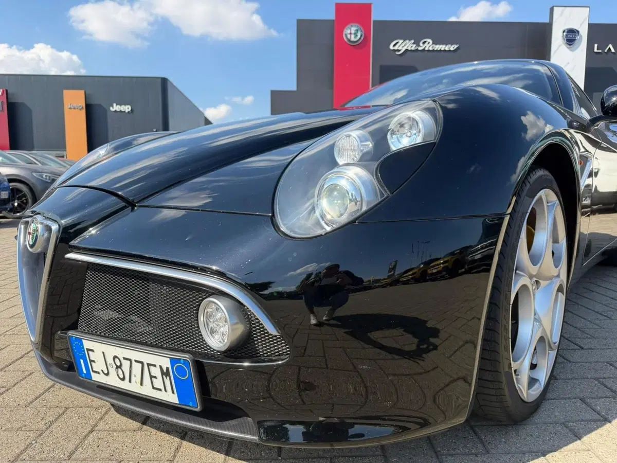 Alfa Romeo 8C Cabrio usata a Alessandria (11)