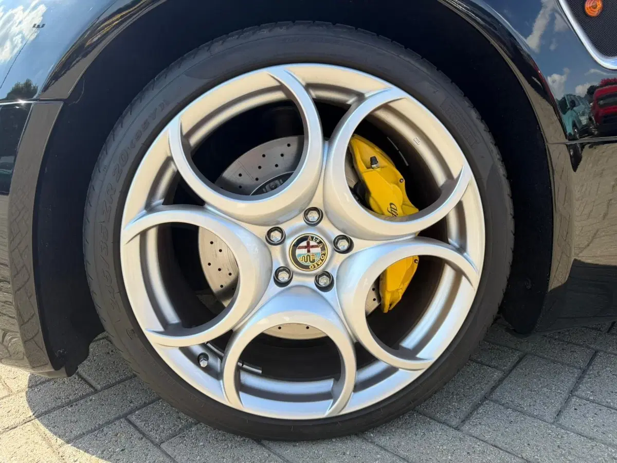 Alfa Romeo 8C Cabrio usata a Alessandria (14)