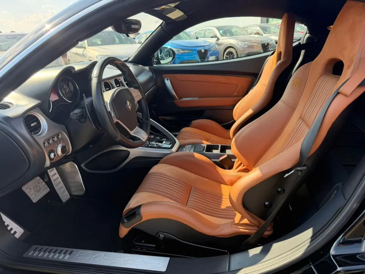 Alfa Romeo 8C Cabrio usata a Alessandria (15)
