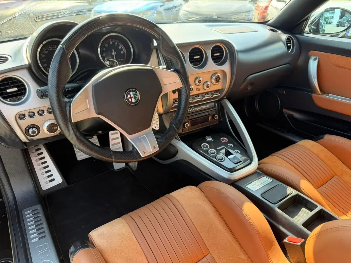 Alfa Romeo 8C Cabrio usata a Alessandria (19)
