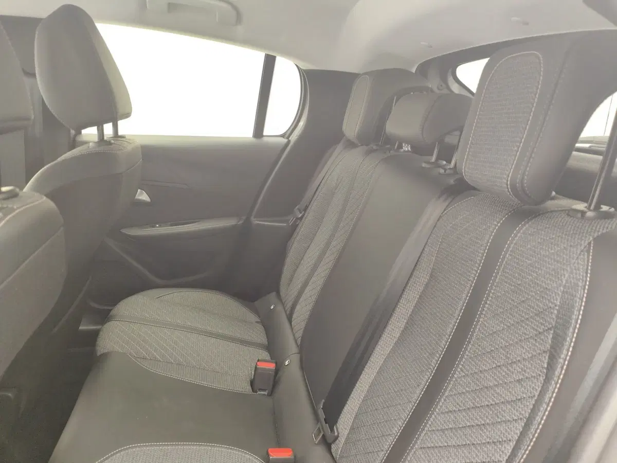 Peugeot 208 usata a Como (11)