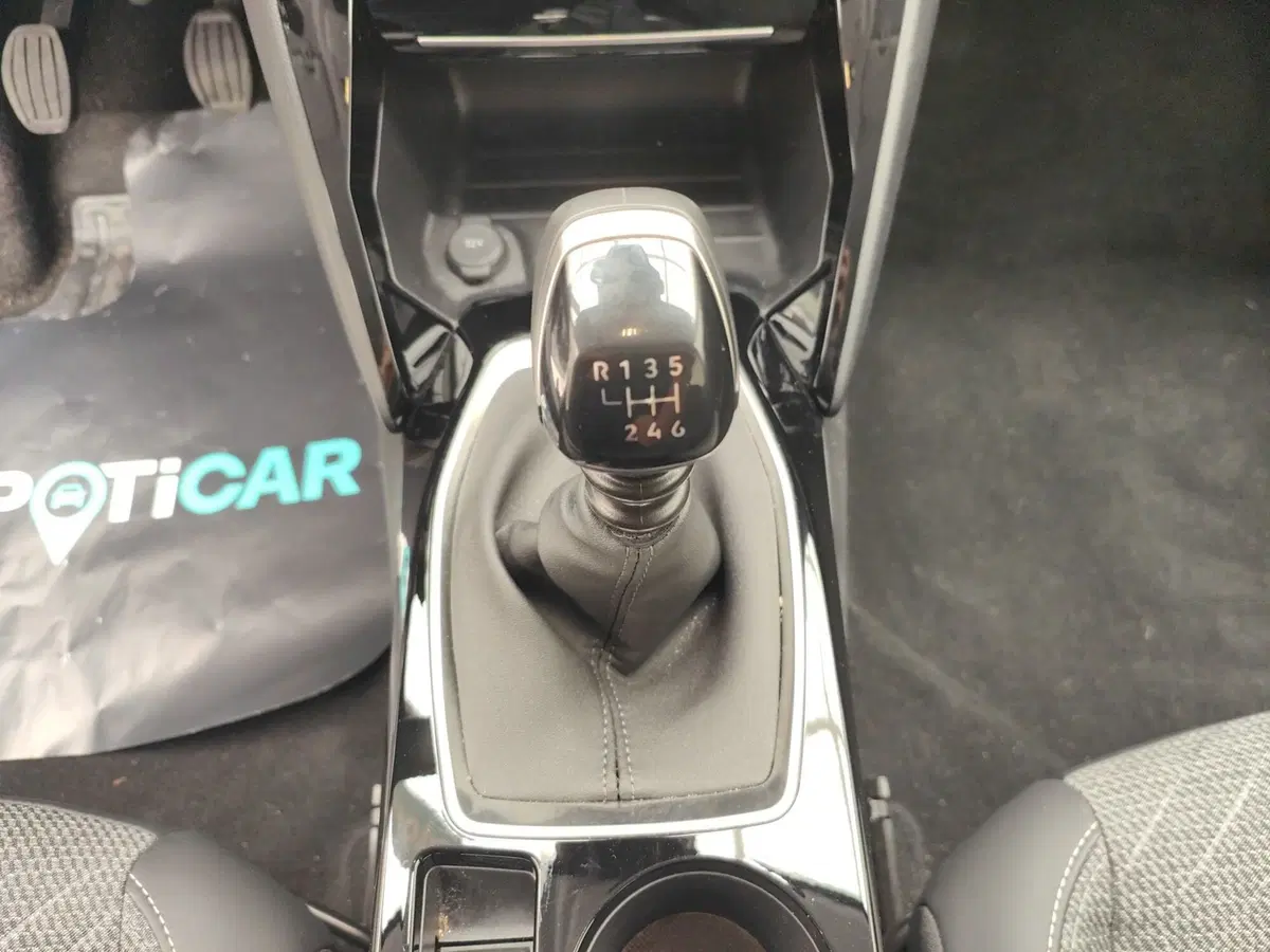 Peugeot 208 usata a Como (16)