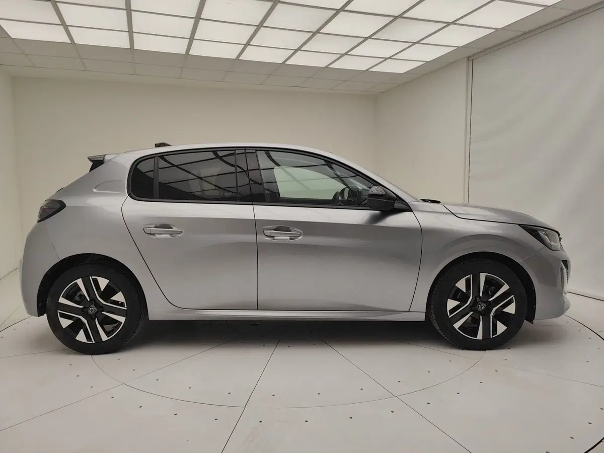 Peugeot 208 usata a Como (17)