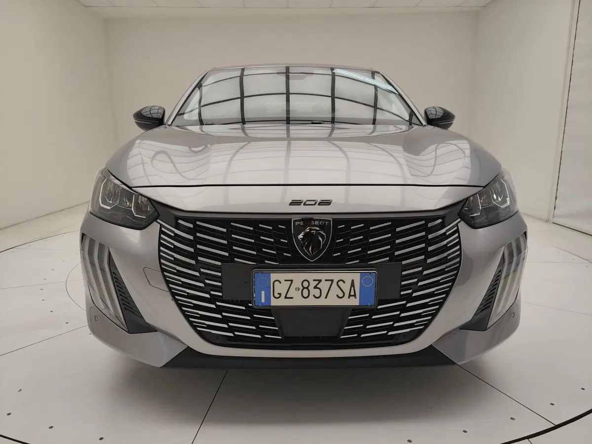 Peugeot 208 usata a Como (2)