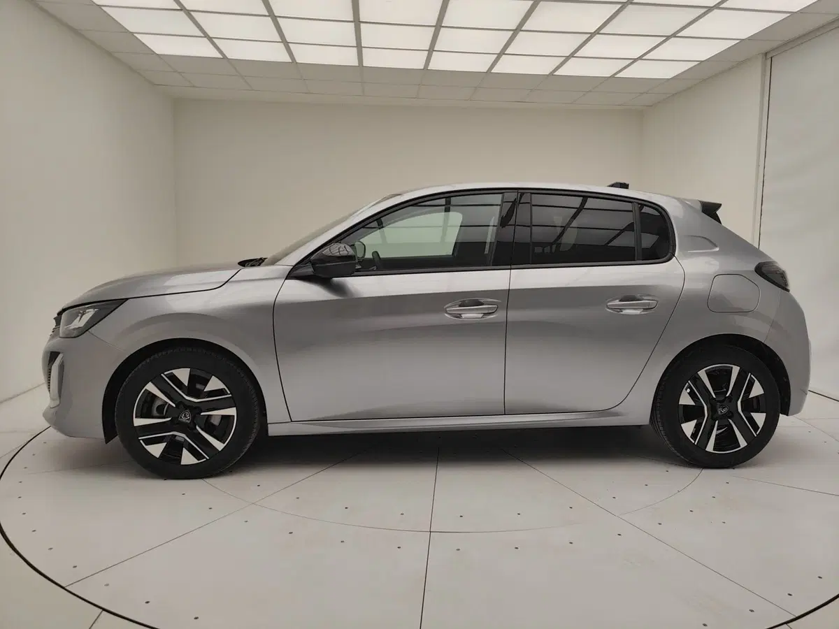 Peugeot 208 usata a Como (18)