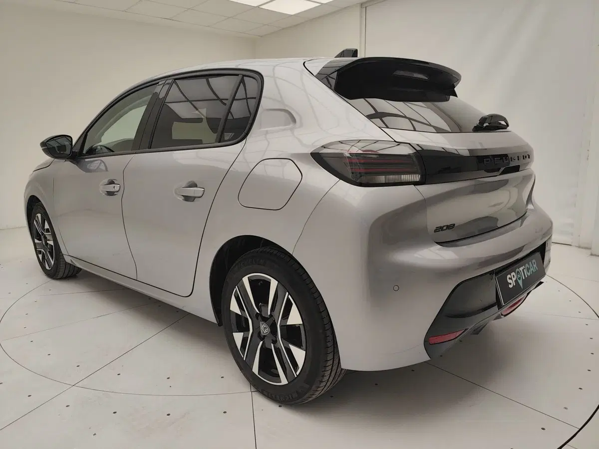 Peugeot 208 usata a Como (3)