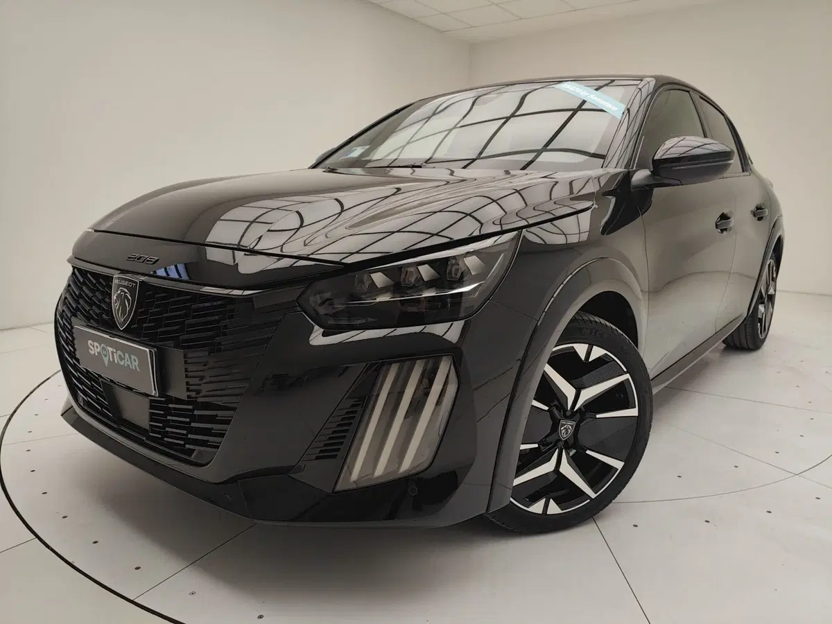 Peugeot 208 usata a Como
