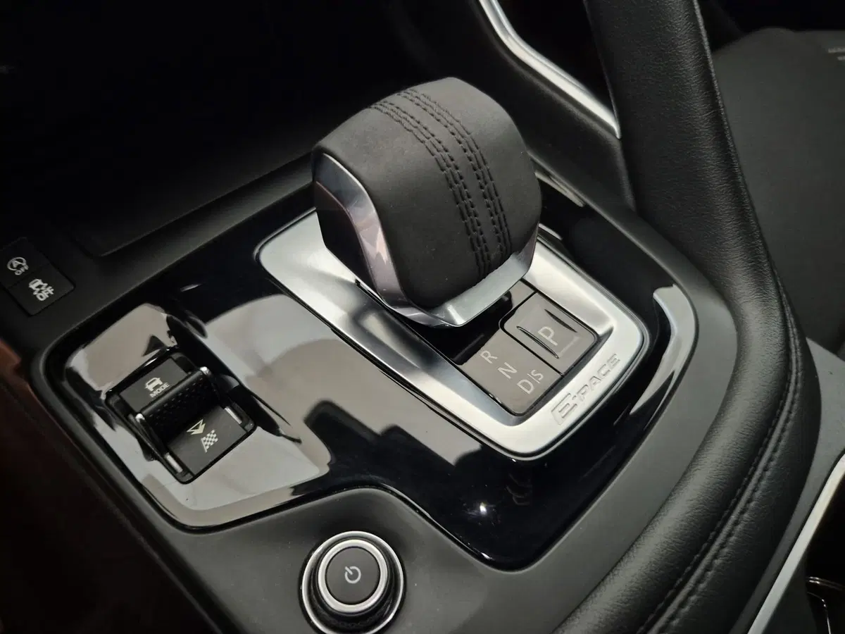 Jaguar E-Pace usata a Torino (10)