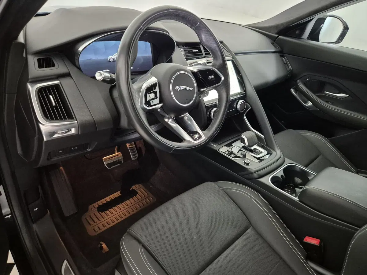 Jaguar E-Pace usata a Torino (15)