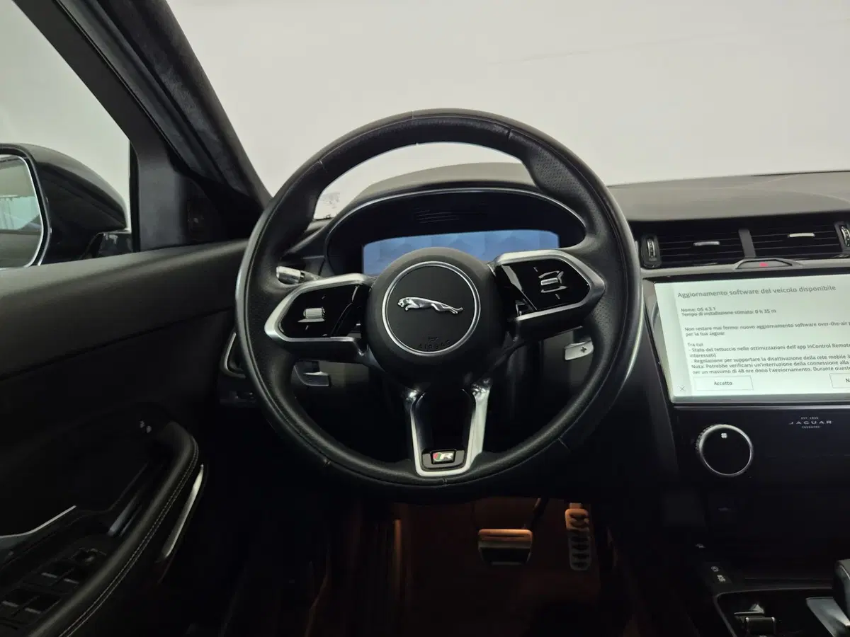 Jaguar E-Pace usata a Torino (19)