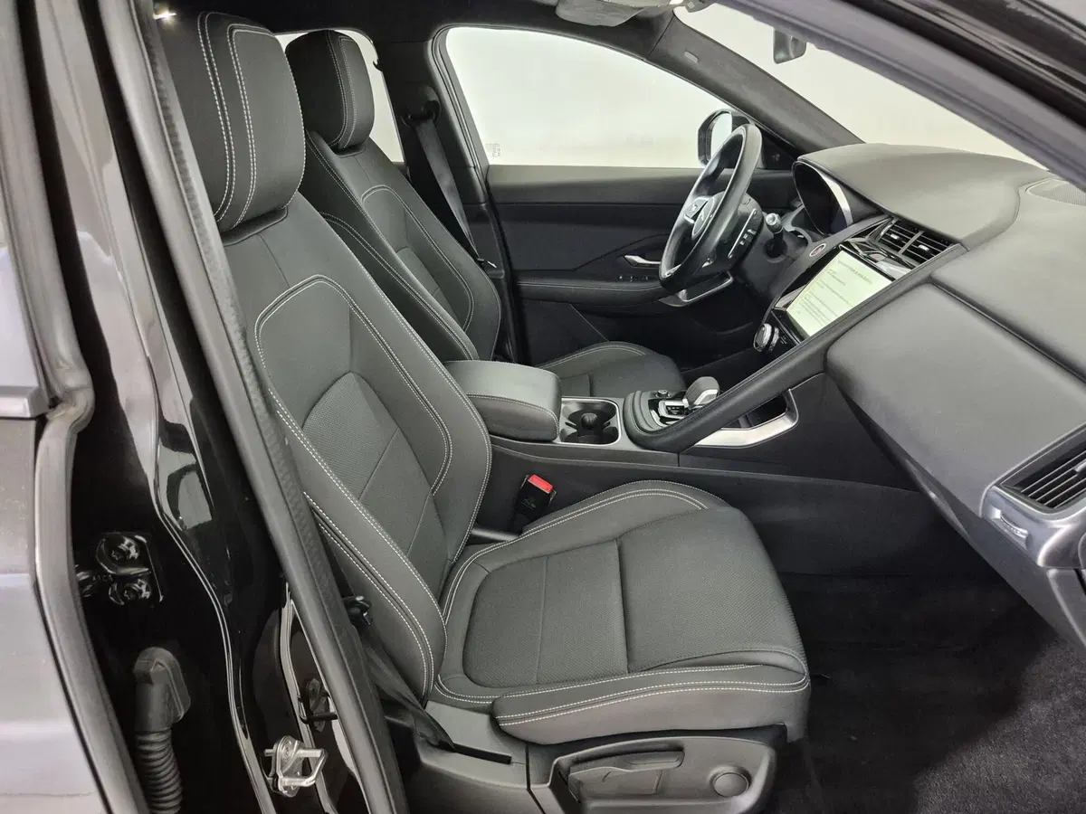 Jaguar E-Pace usata a Torino (3)