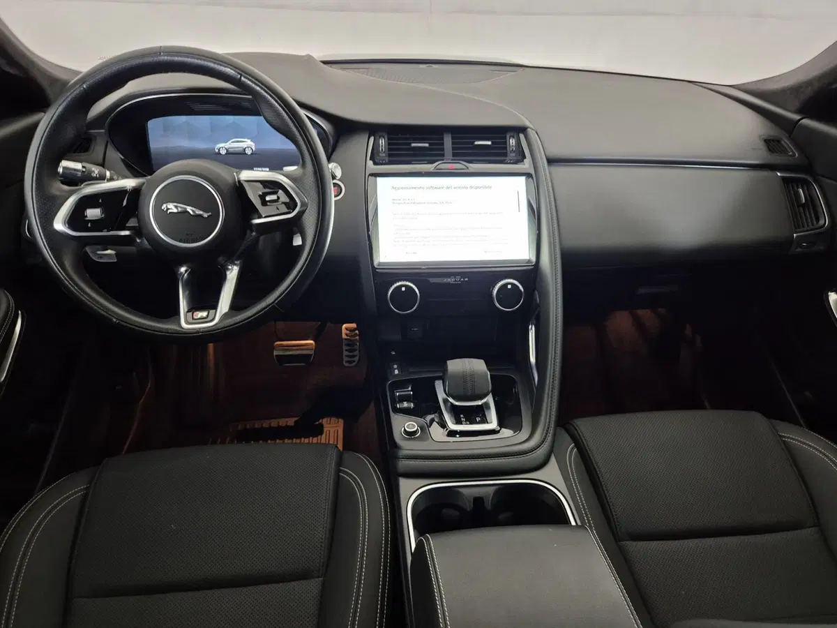 Jaguar E-Pace usata a Torino (4)