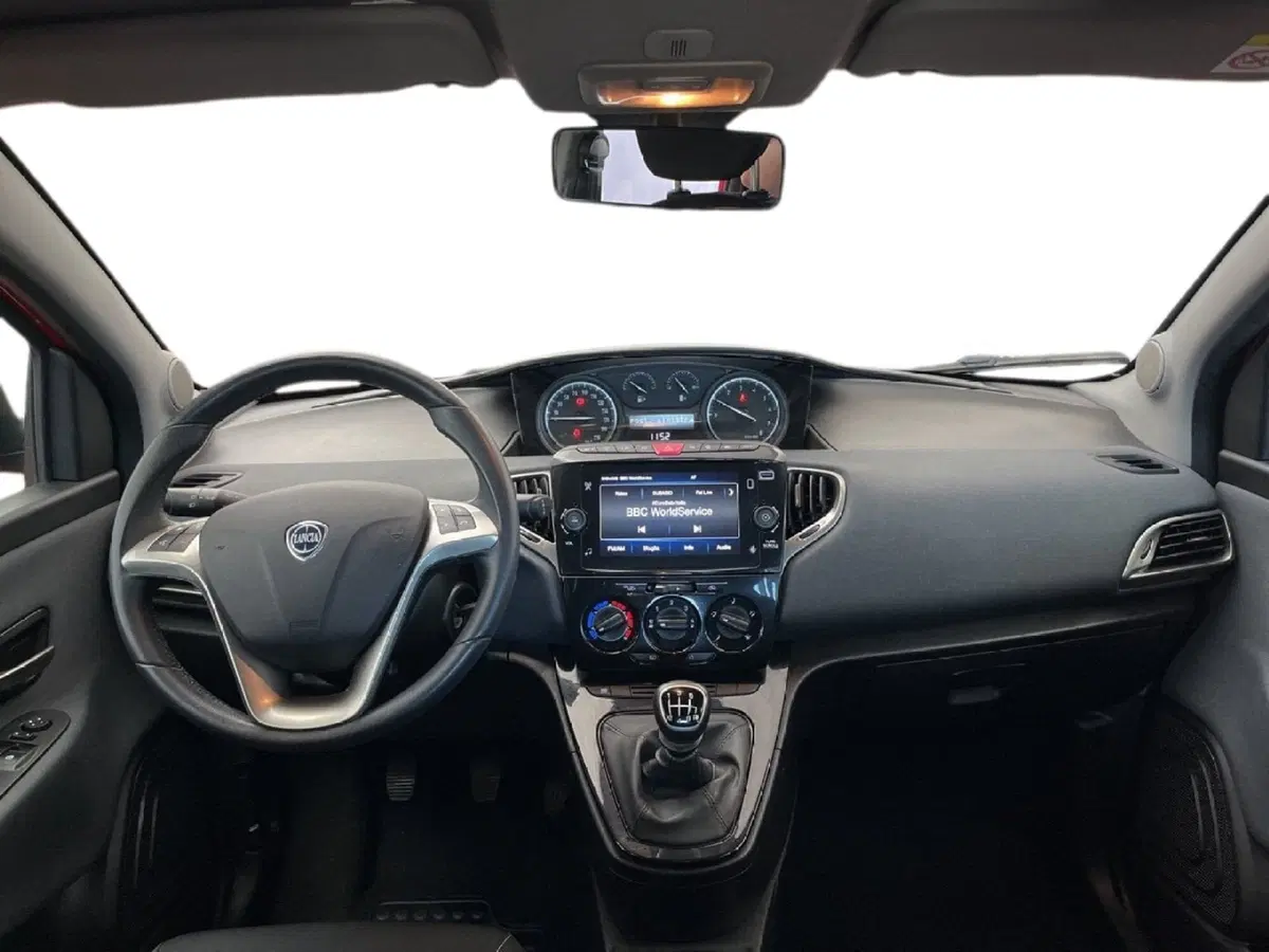 Lancia Ypsilon usata a Torino (10)