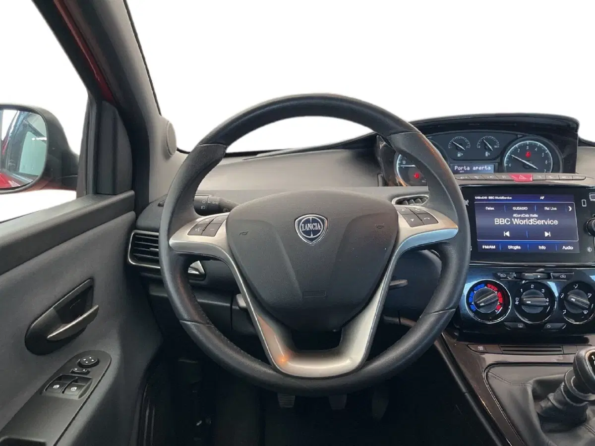 Lancia Ypsilon usata a Torino (11)