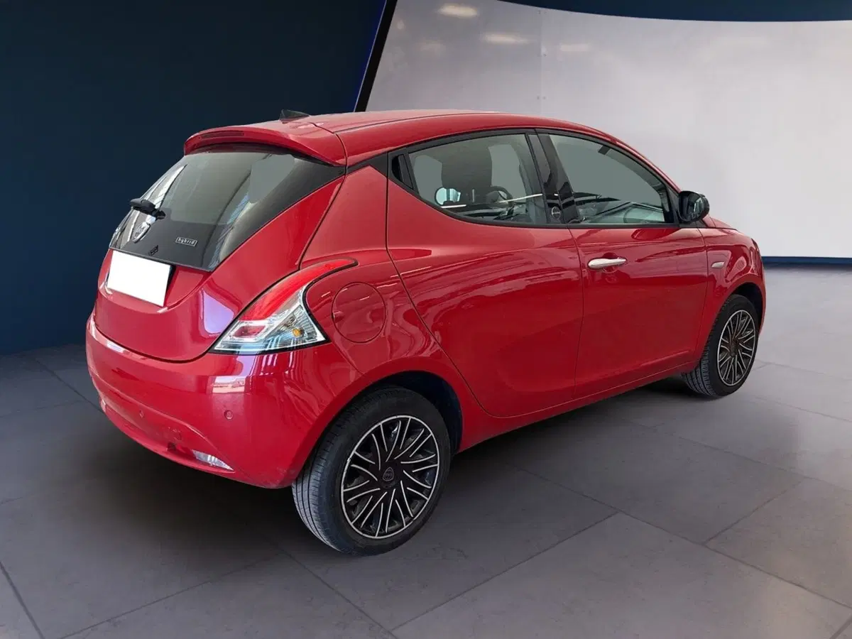 Lancia Ypsilon usata a Torino (6)
