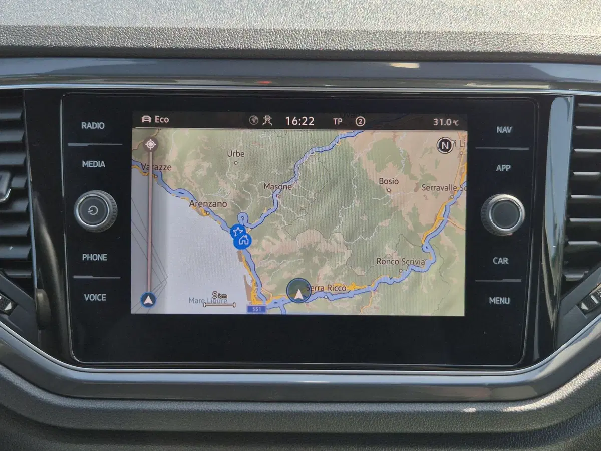Volkswagen T-Roc usata  (10)
