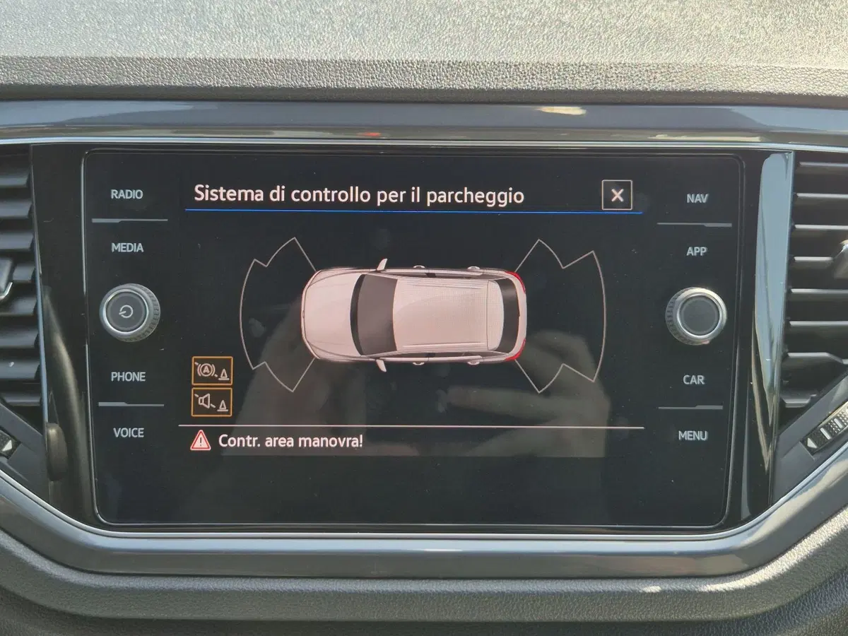 Volkswagen T-Roc usata  (14)