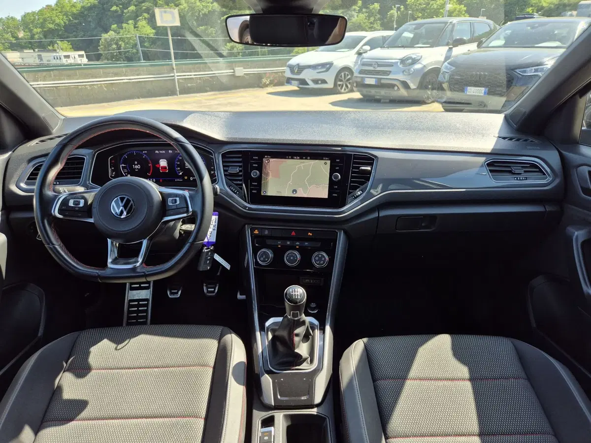 Volkswagen T-Roc usata  (7)