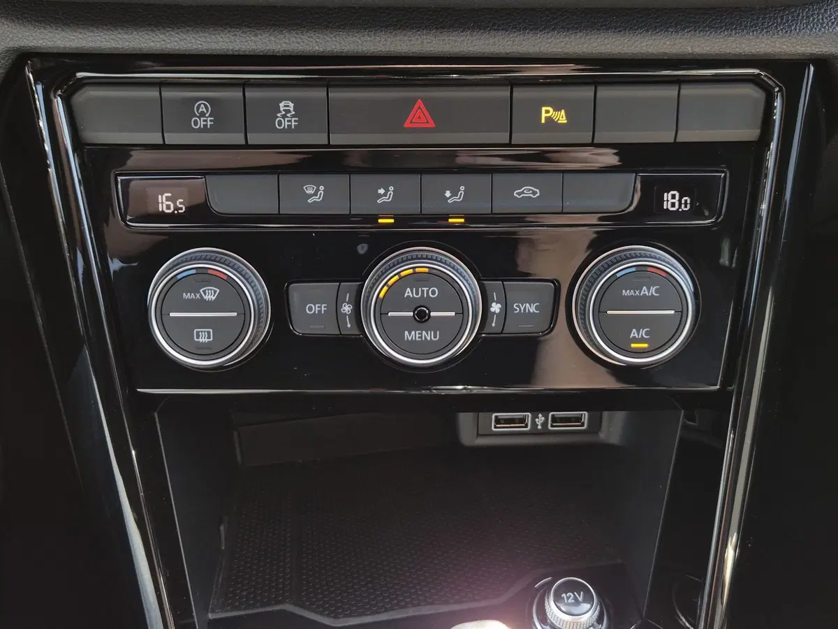 Volkswagen T-Roc usata  (17)